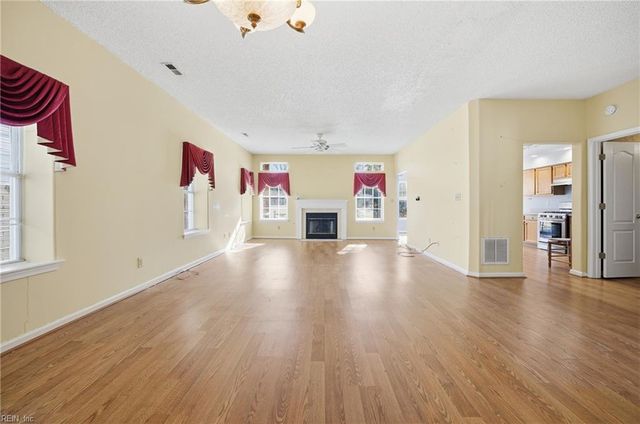 130 Sarazen CT, Newport News, VA 23602