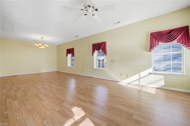 130 Sarazen CT, Newport News, VA 23602