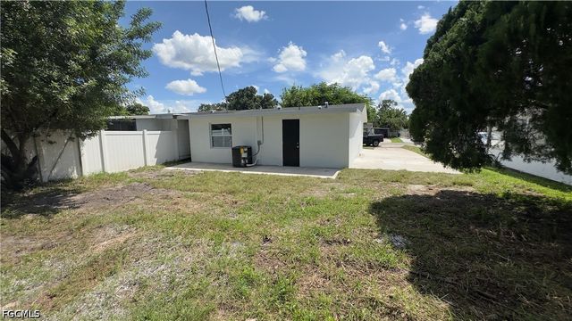 1119 Vineyard PL, Lehigh Acres, FL 33936