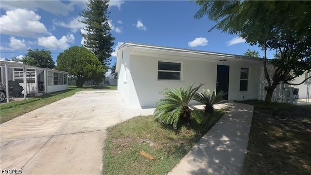 1119 Vineyard PL, Lehigh Acres, FL 33936