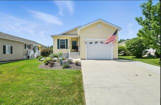 54 Patriots Dr, Westfield, MA 01085