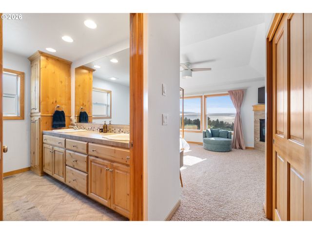 4789 Holly Heights Ave, Netarts, OR 97143