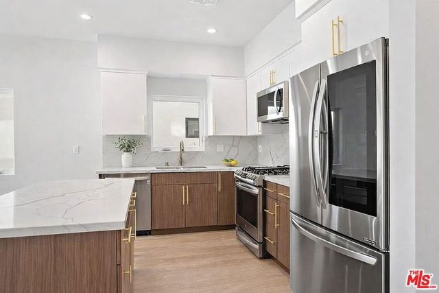 2120 N Beachwood Drive, Los Angeles, CA 90068