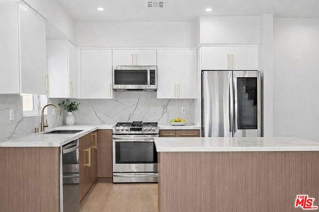 2120 N Beachwood Drive, Los Angeles, CA 90068