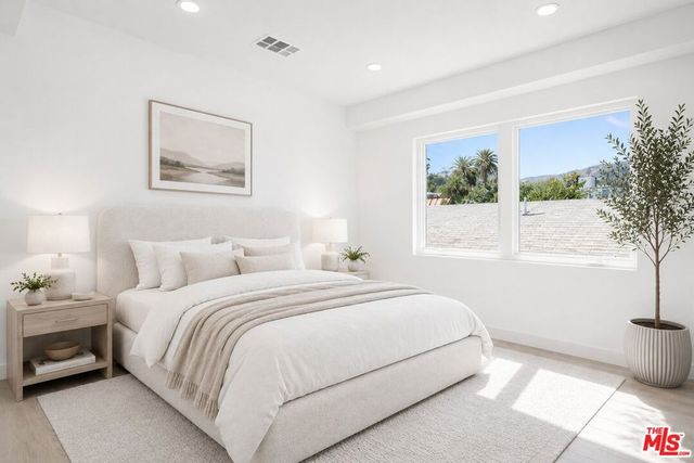 2120 N Beachwood Drive, Los Angeles, CA 90068