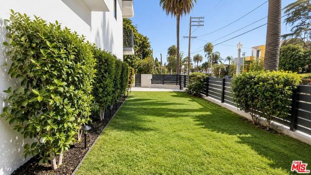 2120 N Beachwood Drive, Los Angeles, CA 90068