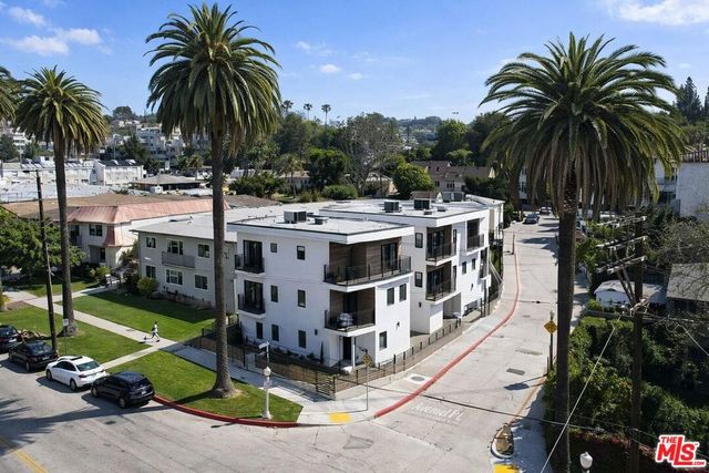 2120 N Beachwood Drive, Los Angeles, CA 90068