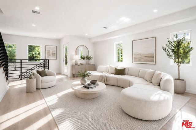 2120 N Beachwood Drive, Los Angeles, CA 90068