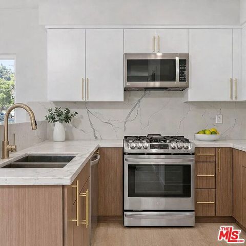 2120 N Beachwood Drive, Los Angeles, CA 90068