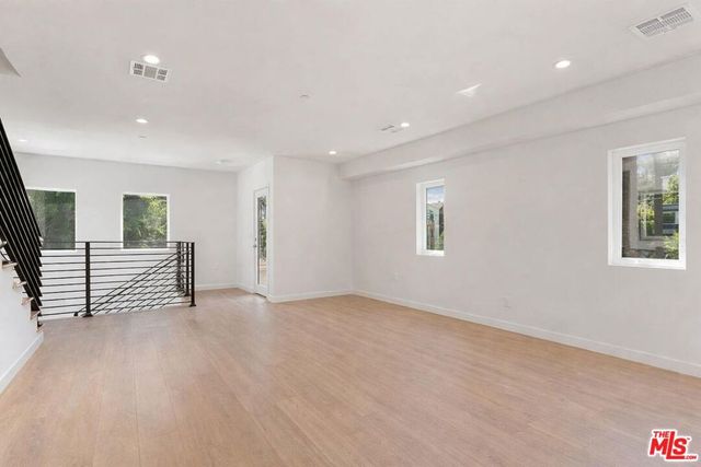 2120 N Beachwood Drive, Los Angeles, CA 90068
