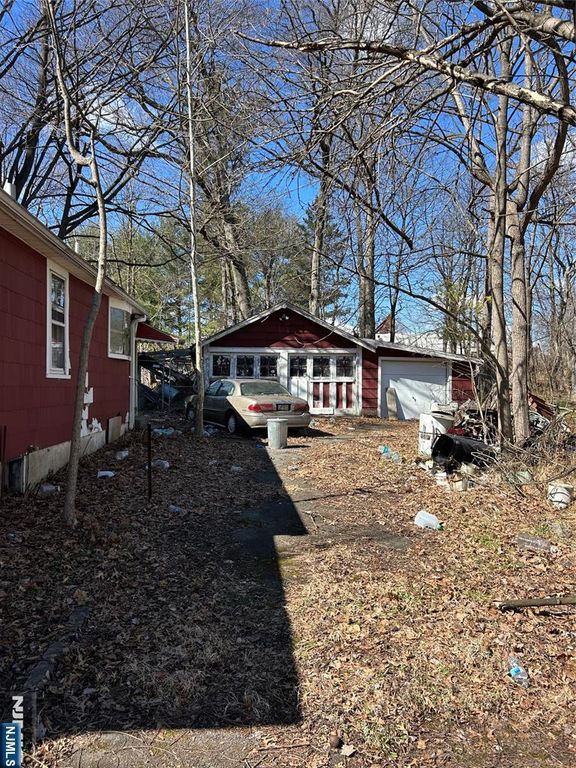 56 Burnet Street, Livingston, NJ 07039