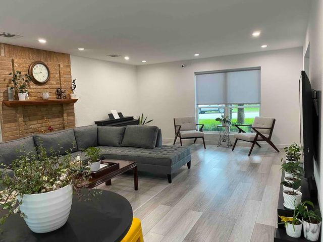 4102 Columbine DR, Austin, TX 78727