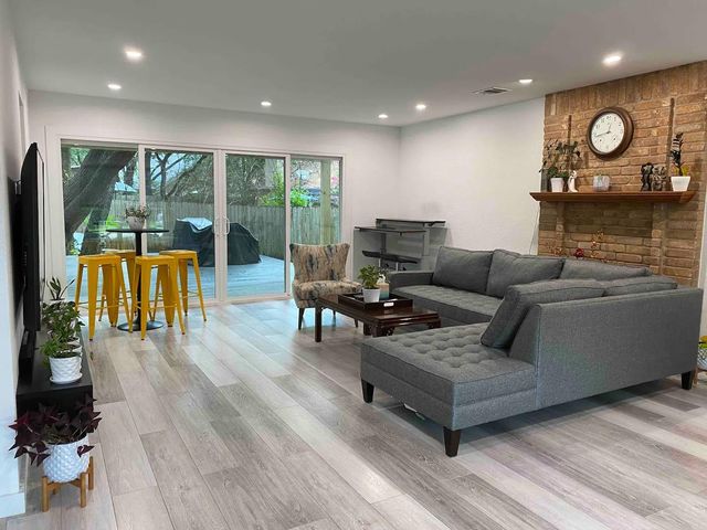 4102 Columbine DR, Austin, TX 78727