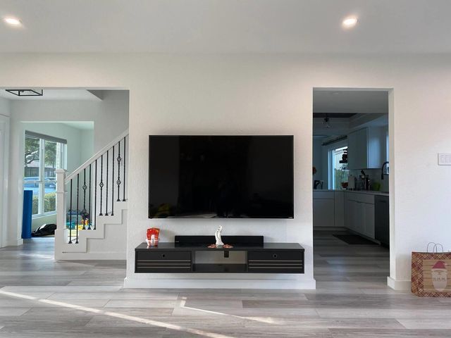 4102 Columbine DR, Austin, TX 78727