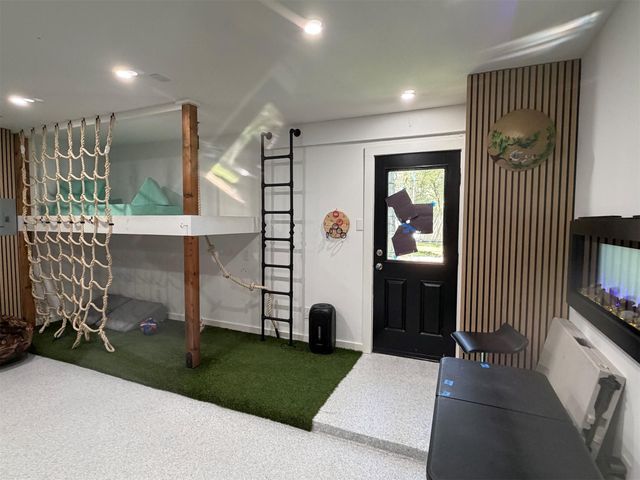 4102 Columbine DR, Austin, TX 78727