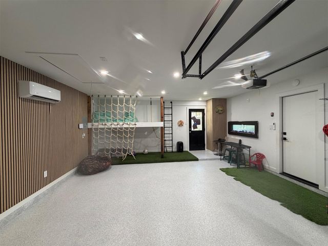 4102 Columbine DR, Austin, TX 78727