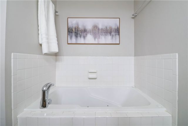 4389 E Holiday Drive, Fayetteville, AR 72701