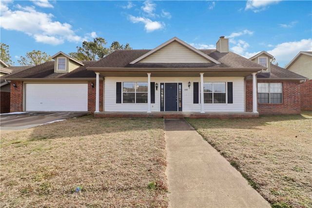 4389 E Holiday Drive, Fayetteville, AR 72701