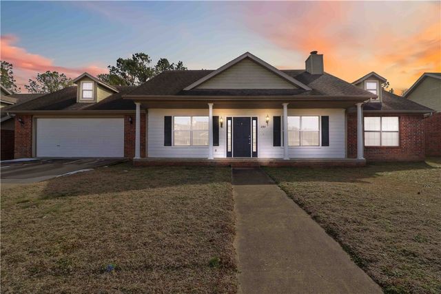 4389 E Holiday Drive, Fayetteville, AR 72701