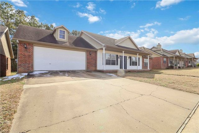 4389 E Holiday Drive, Fayetteville, AR 72701