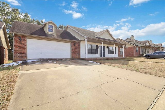 4389 E Holiday Drive, Fayetteville, AR 72701
