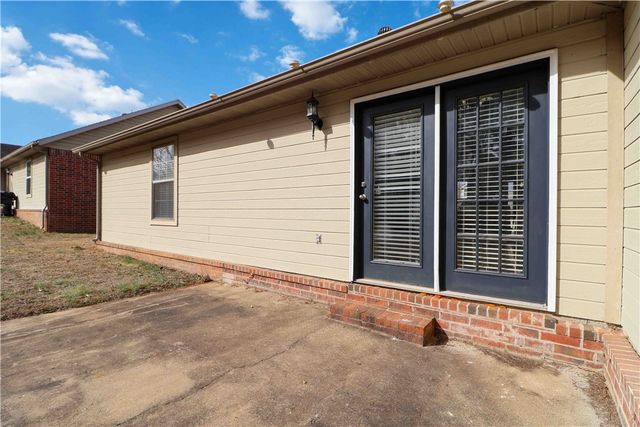 4389 E Holiday Drive, Fayetteville, AR 72701