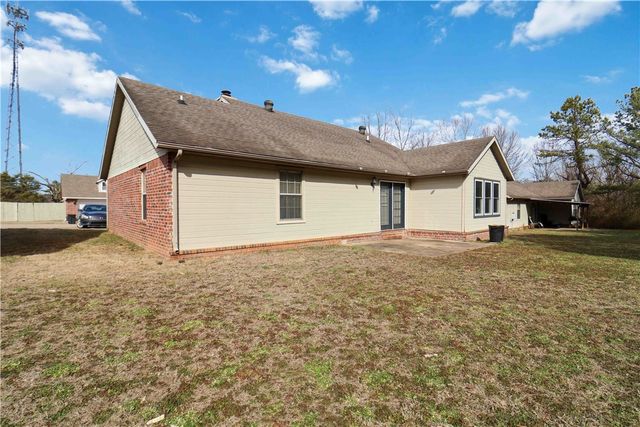 4389 E Holiday Drive, Fayetteville, AR 72701
