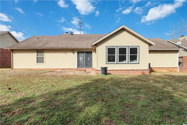 4389 E Holiday Drive, Fayetteville, AR 72701