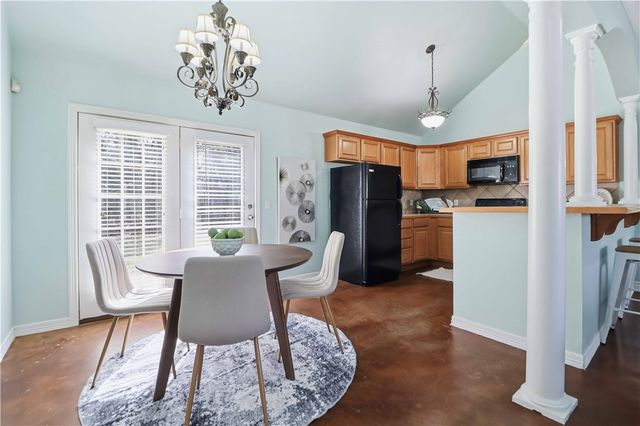 4389 E Holiday Drive, Fayetteville, AR 72701