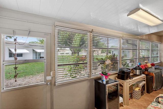 2002 SW Natura Boulevard B, Deerfield Beach, FL 33441
