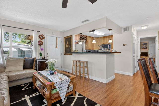 2002 SW Natura Boulevard B, Deerfield Beach, FL 33441