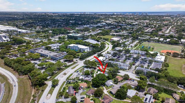 2002 SW Natura Boulevard B, Deerfield Beach, FL 33441