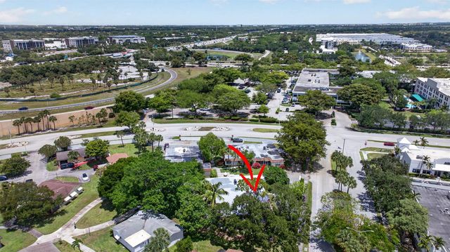 2002 SW Natura Boulevard B, Deerfield Beach, FL 33441