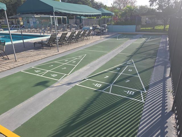 2002 SW Natura Boulevard B, Deerfield Beach, FL 33441