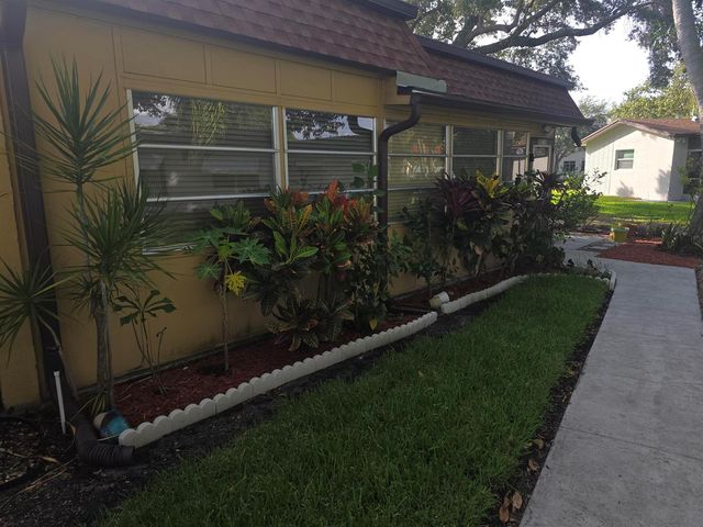 2002 SW Natura Boulevard B, Deerfield Beach, FL 33441
