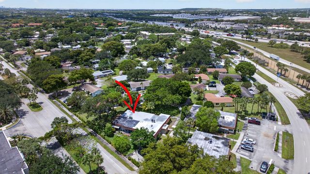 2002 SW Natura Boulevard B, Deerfield Beach, FL 33441