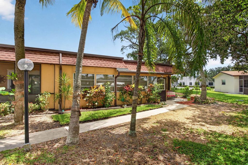 2002 SW Natura Boulevard B, Deerfield Beach, FL 33441