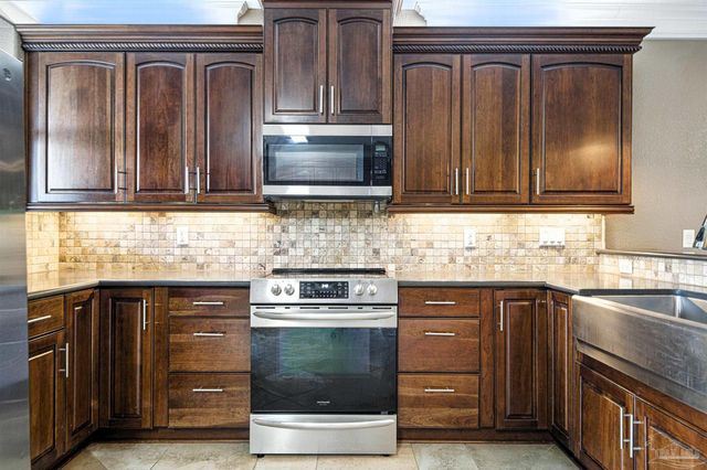 4321 Jelinek Dr, Milton, FL 32583