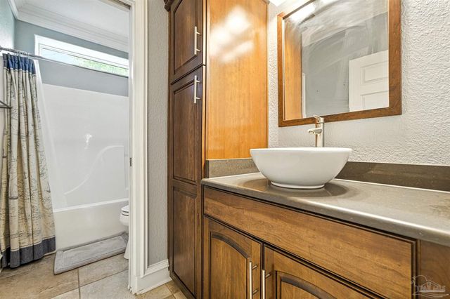 4321 Jelinek Dr, Milton, FL 32583