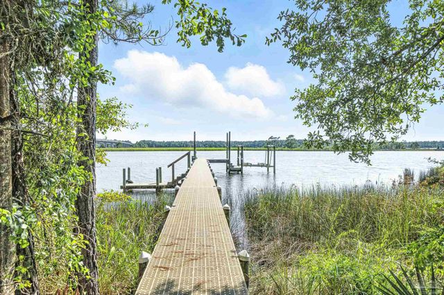 4321 Jelinek Dr, Milton, FL 32583