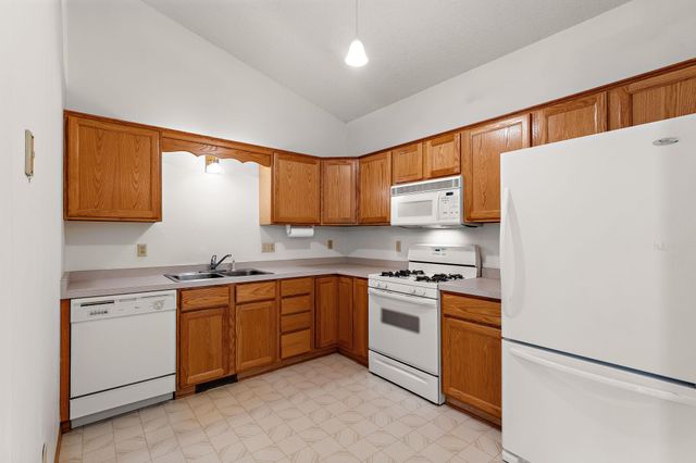 13228 Vintage Street NW, Coon Rapids, MN 55448