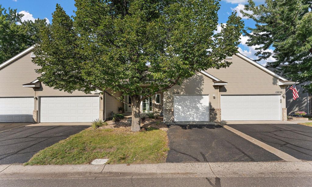 13228 Vintage Street NW, Coon Rapids, MN 55448