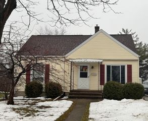 613 WARSAW STREET, Menasha, WI 54952