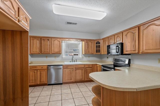 7504 APPLE VALLEY RD, Germantown, TN 38138