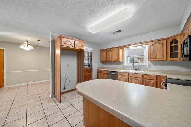 7504 APPLE VALLEY RD, Germantown, TN 38138