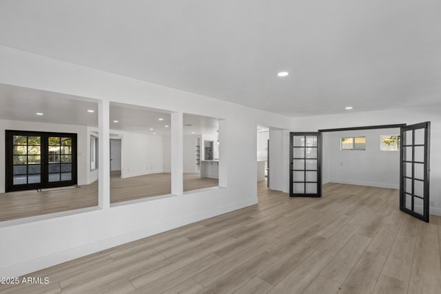 1302 W Golden Lane, Phoenix, AZ 85021