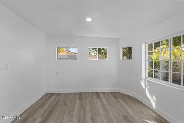 1302 W Golden Lane, Phoenix, AZ 85021