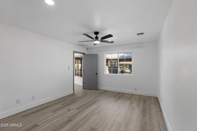 1302 W Golden Lane, Phoenix, AZ 85021