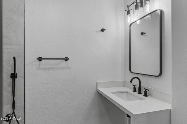 1302 W Golden Lane, Phoenix, AZ 85021