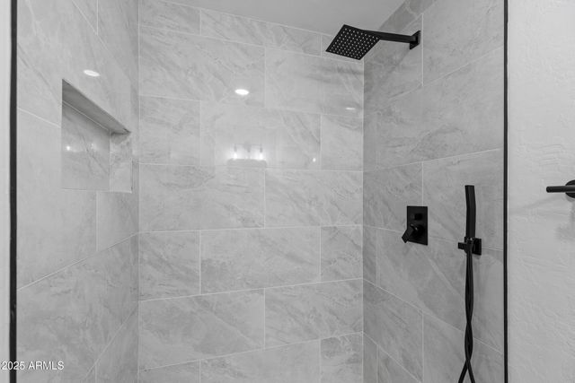 1302 W Golden Lane, Phoenix, AZ 85021